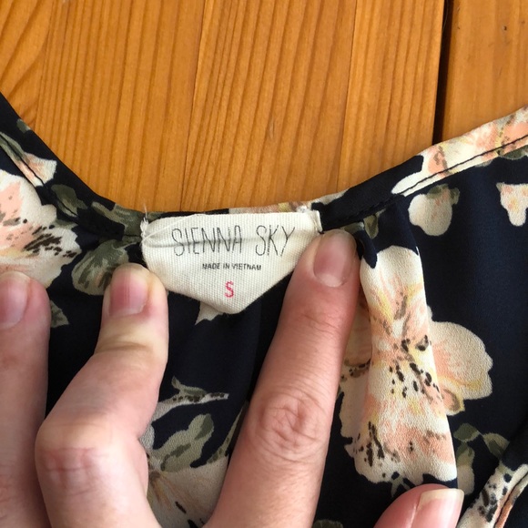 Floral blouse - Picture 3 of 4